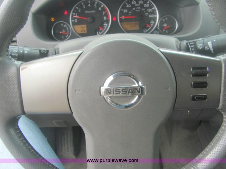 image for item 6959 2006 Nissan Frontier LE crew cab pickup truck