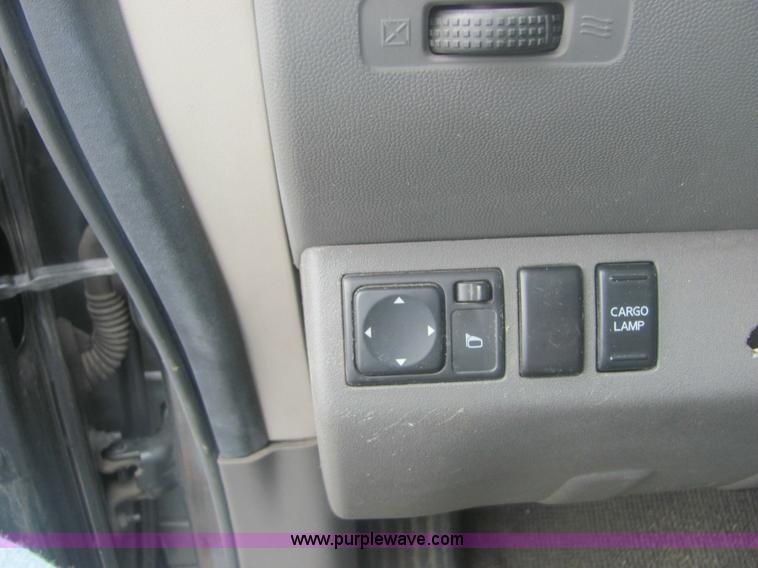 image for item 6959 2006 Nissan Frontier LE crew cab pickup truck