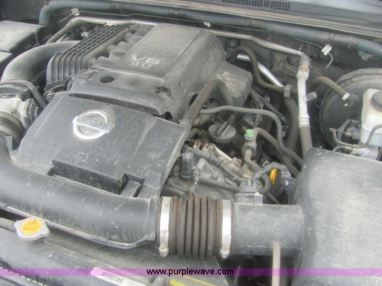 image for item 6959 2006 Nissan Frontier LE crew cab pickup truck