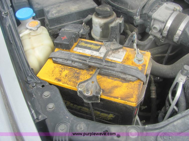 image for item 6959 2006 Nissan Frontier LE crew cab pickup truck