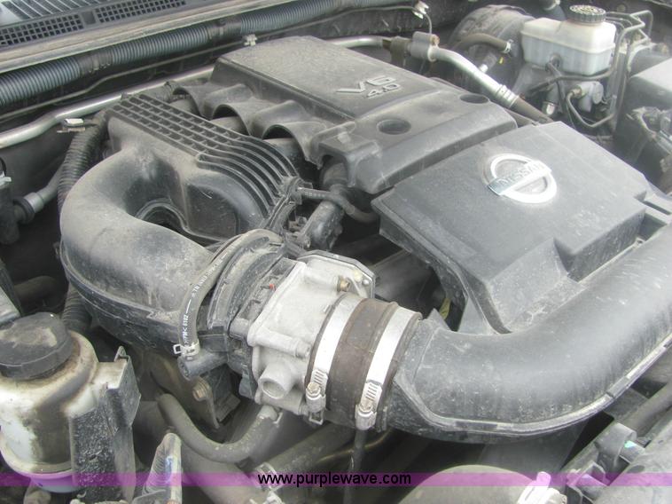 image for item 6959 2006 Nissan Frontier LE crew cab pickup truck