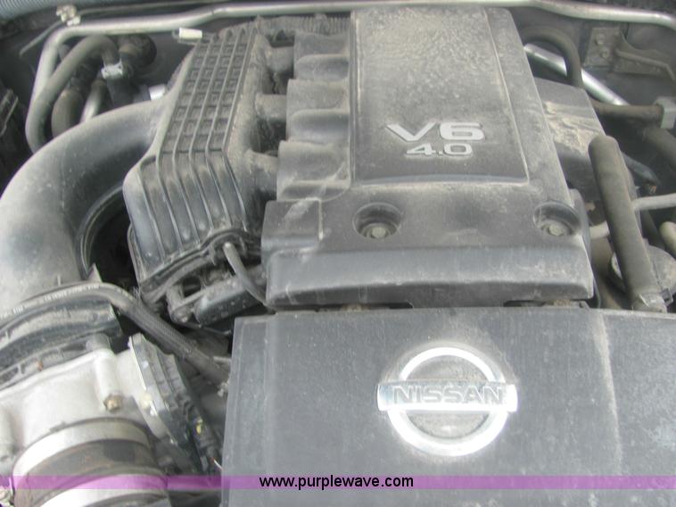 image for item 6959 2006 Nissan Frontier LE crew cab pickup truck