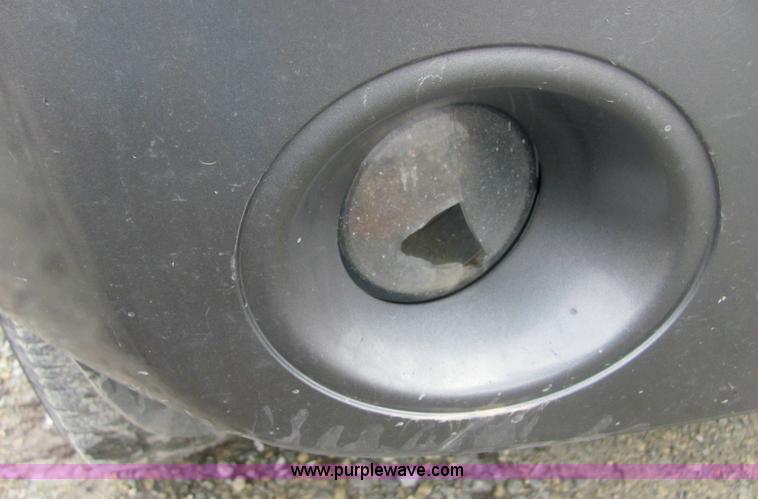 image for item 6959 2006 Nissan Frontier LE crew cab pickup truck