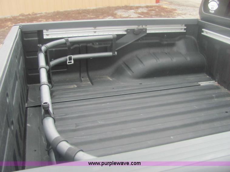 image for item 6959 2006 Nissan Frontier LE crew cab pickup truck