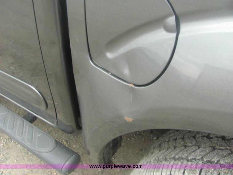 image for item 6959 2006 Nissan Frontier LE crew cab pickup truck