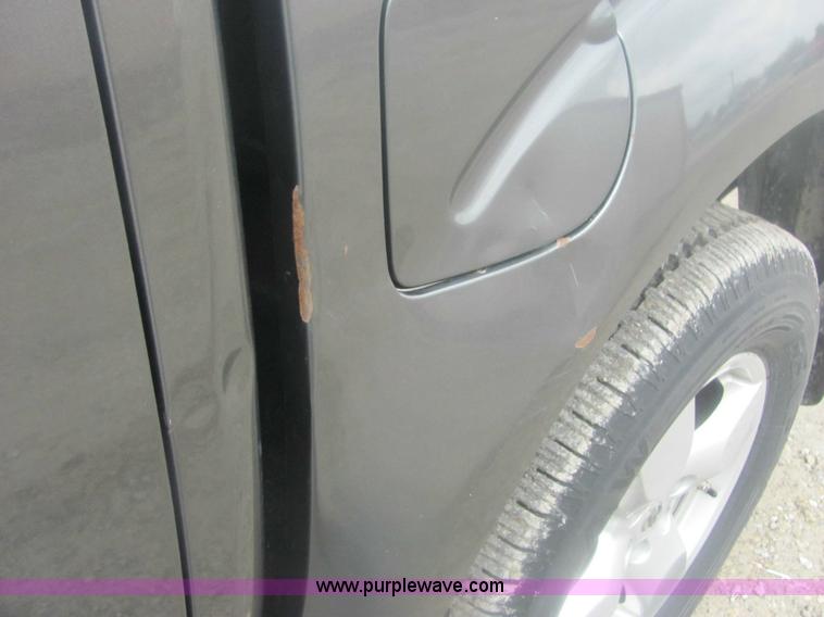 image for item 6959 2006 Nissan Frontier LE crew cab pickup truck