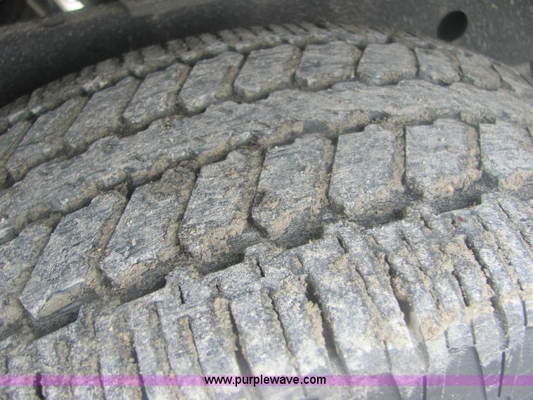 image for item 6959 2006 Nissan Frontier LE crew cab pickup truck