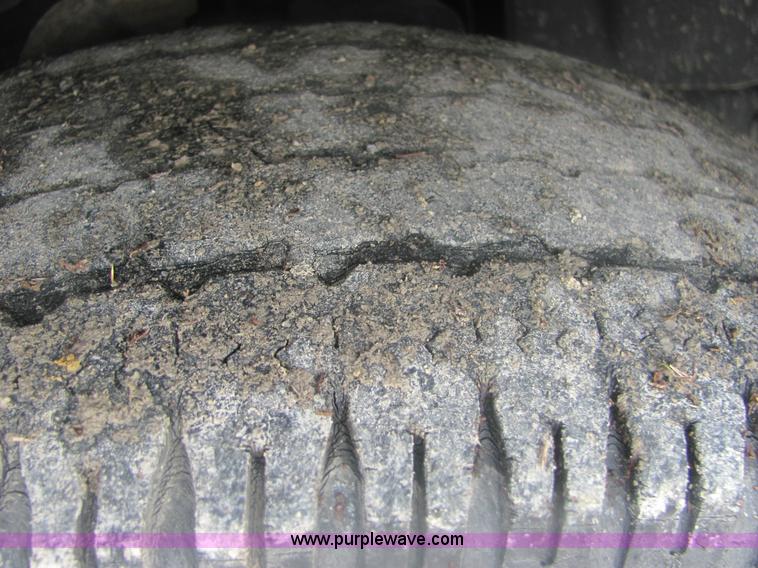 image for item 6959 2006 Nissan Frontier LE crew cab pickup truck