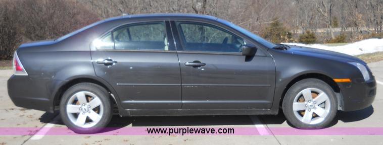 image for item 7780 2007 Ford Fusion SE