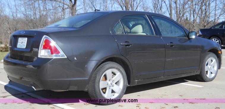 image for item 7780 2007 Ford Fusion SE