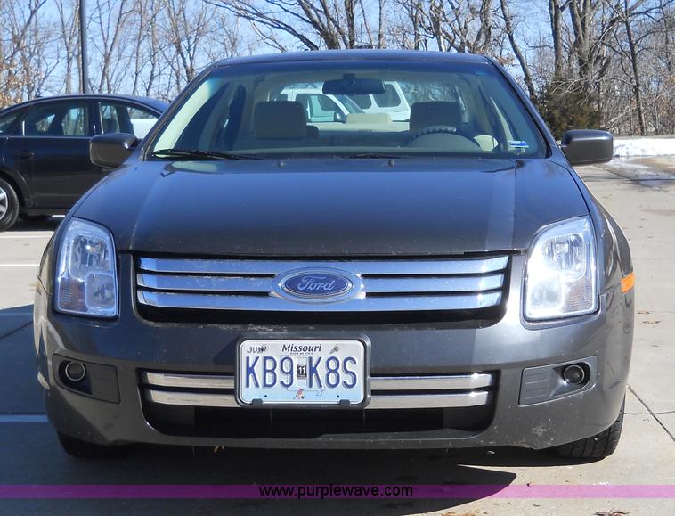 image for item 7780 2007 Ford Fusion SE