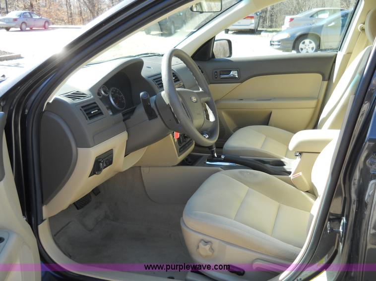image for item 7780 2007 Ford Fusion SE