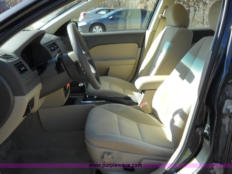 image for item 7780 2007 Ford Fusion SE