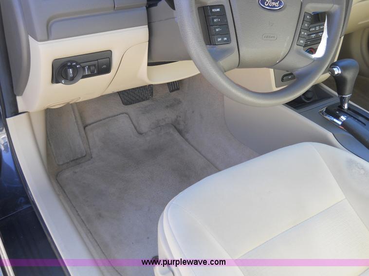 image for item 7780 2007 Ford Fusion SE