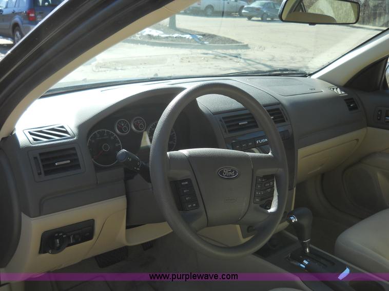 image for item 7780 2007 Ford Fusion SE