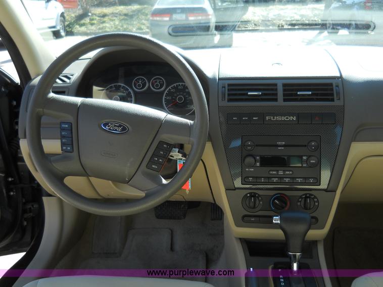 image for item 7780 2007 Ford Fusion SE