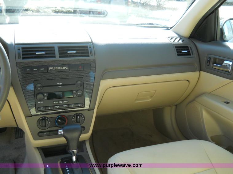 image for item 7780 2007 Ford Fusion SE