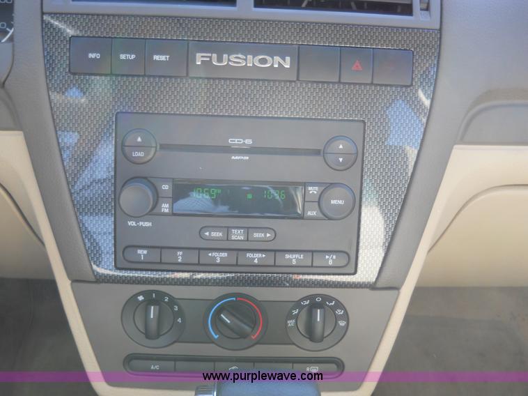 image for item 7780 2007 Ford Fusion SE