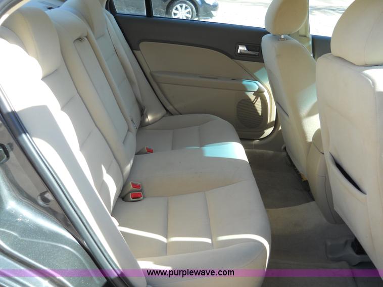 image for item 7780 2007 Ford Fusion SE