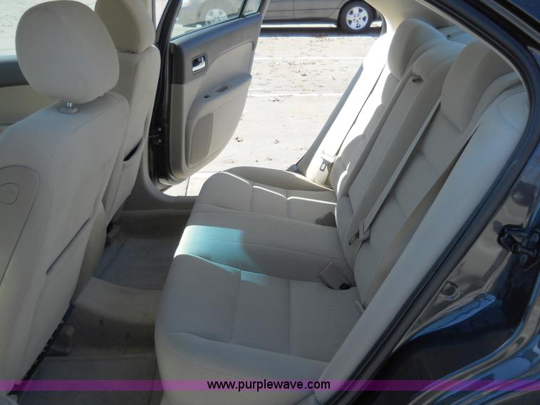 image for item 7780 2007 Ford Fusion SE
