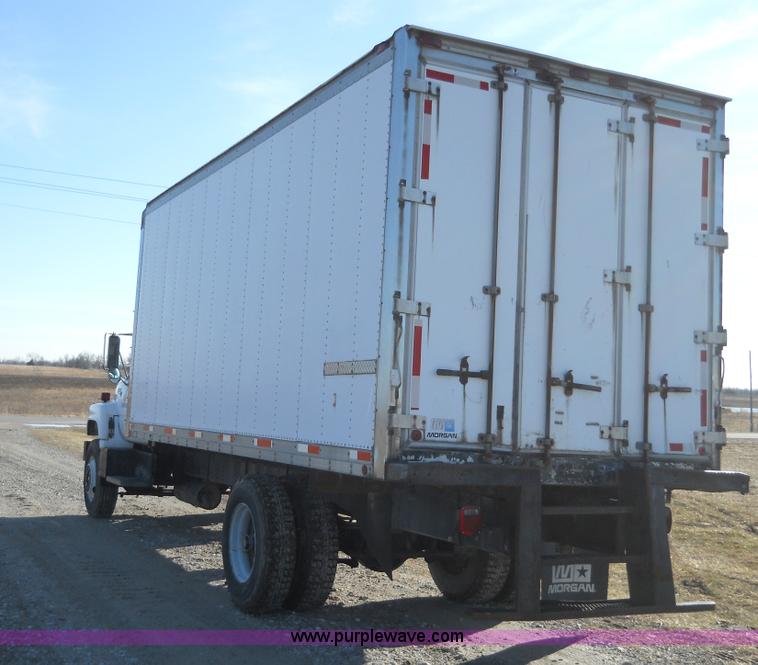 image for item 7821 1992 GMC Topkick insulated box truck