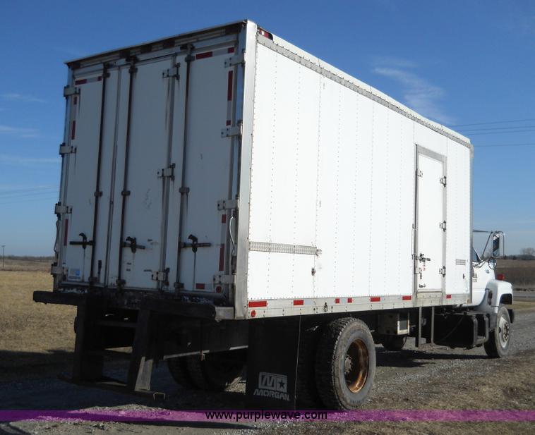 image for item 7821 1992 GMC Topkick insulated box truck