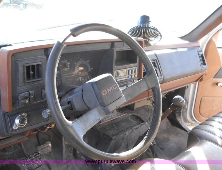 image for item 7821 1992 GMC Topkick insulated box truck