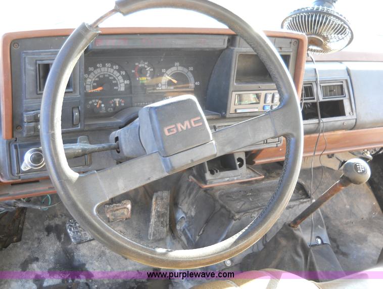 image for item 7821 1992 GMC Topkick insulated box truck