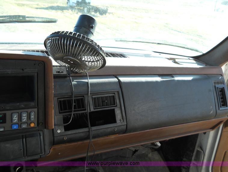 image for item 7821 1992 GMC Topkick insulated box truck