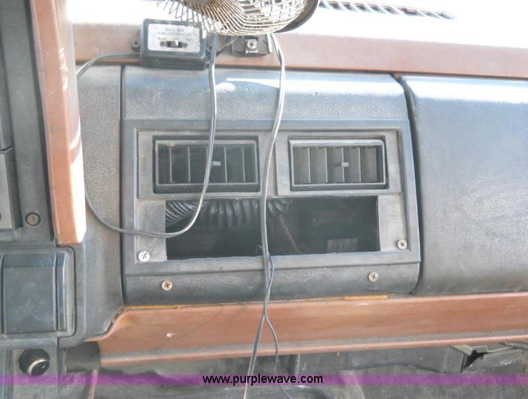 image for item 7821 1992 GMC Topkick insulated box truck