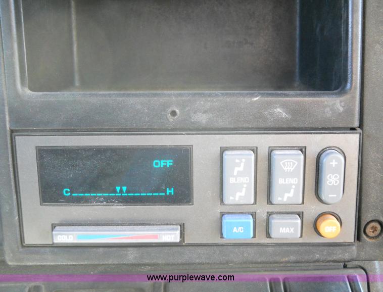 image for item 7821 1992 GMC Topkick insulated box truck