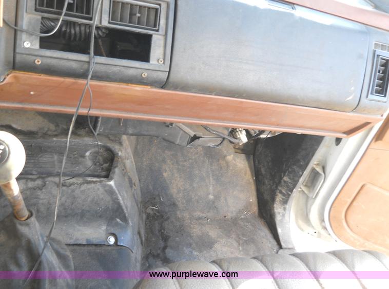 image for item 7821 1992 GMC Topkick insulated box truck