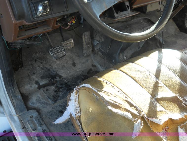 image for item 7821 1992 GMC Topkick insulated box truck