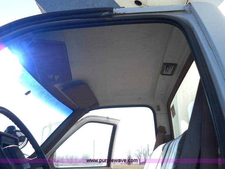 image for item 7821 1992 GMC Topkick insulated box truck