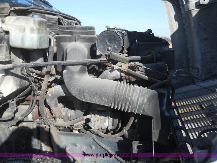 image for item 7821 1992 GMC Topkick insulated box truck