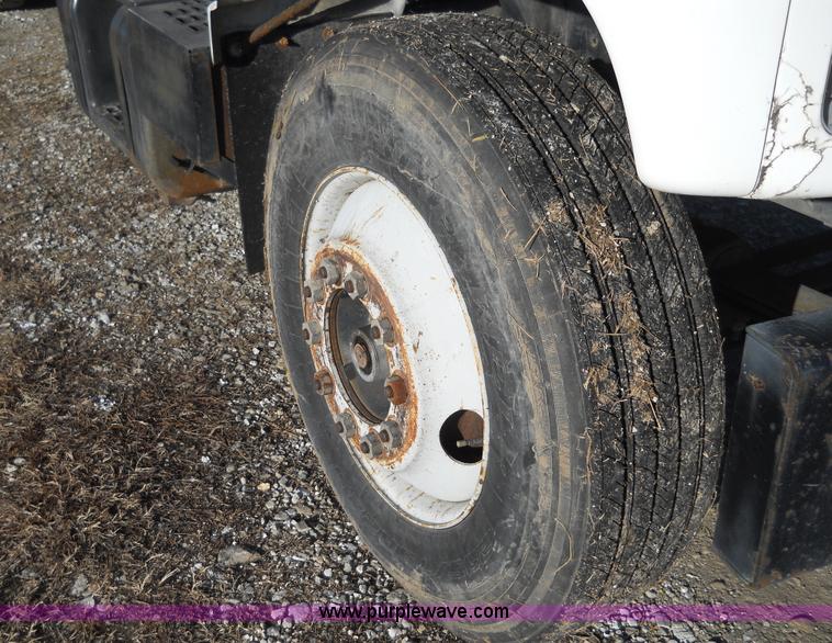 image for item 7821 1992 GMC Topkick insulated box truck