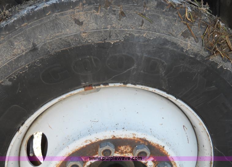 image for item 7821 1992 GMC Topkick insulated box truck