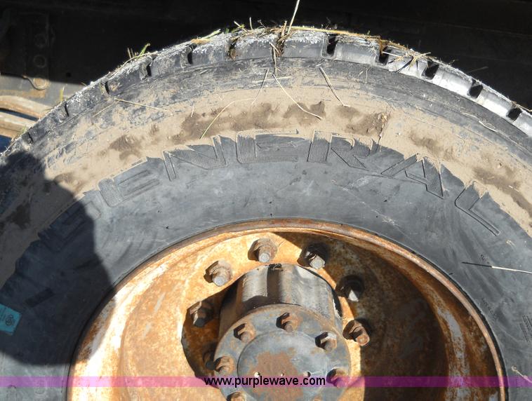 image for item 7821 1992 GMC Topkick insulated box truck