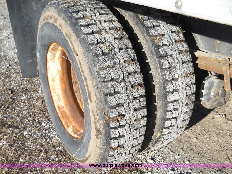 image for item 7821 1992 GMC Topkick insulated box truck