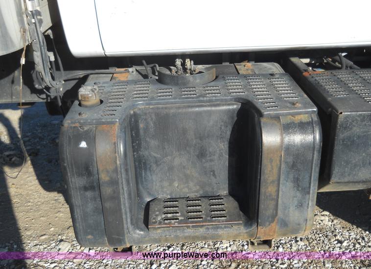 image for item 7821 1992 GMC Topkick insulated box truck