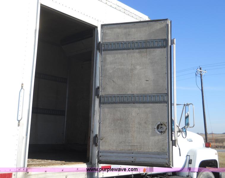 image for item 7821 1992 GMC Topkick insulated box truck