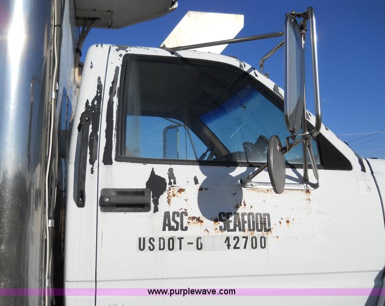 image for item 7821 1992 GMC Topkick insulated box truck