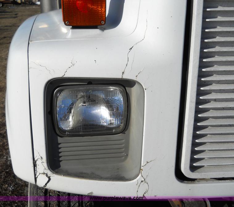 image for item 7821 1992 GMC Topkick insulated box truck