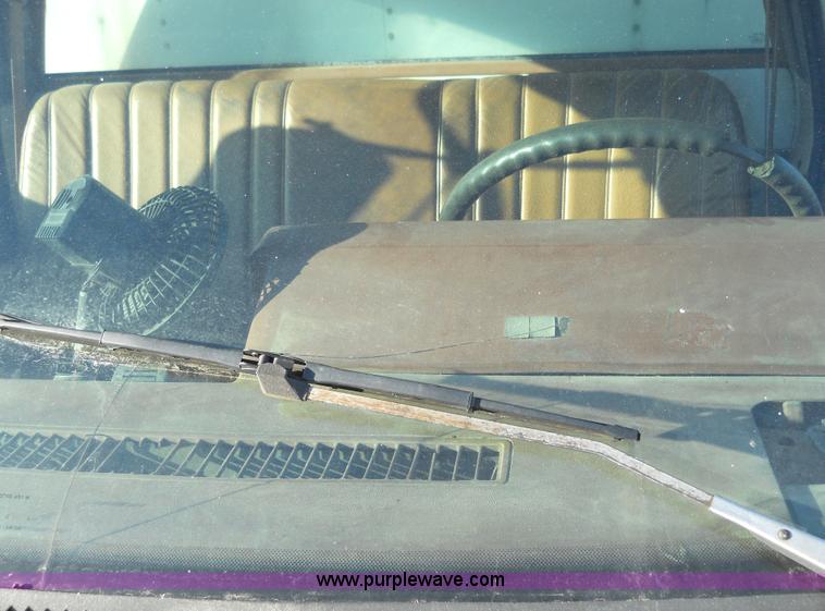 image for item 7821 1992 GMC Topkick insulated box truck