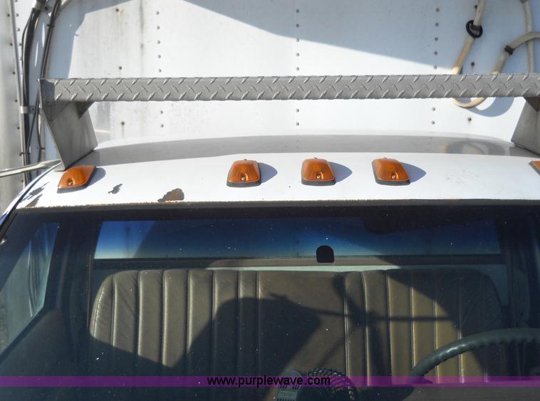 image for item 7821 1992 GMC Topkick insulated box truck