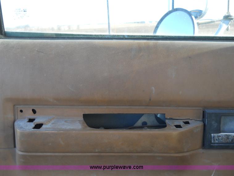 image for item 7821 1992 GMC Topkick insulated box truck