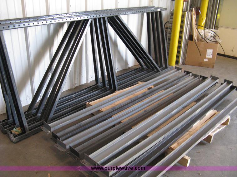 image for item 8022 Pallet racking