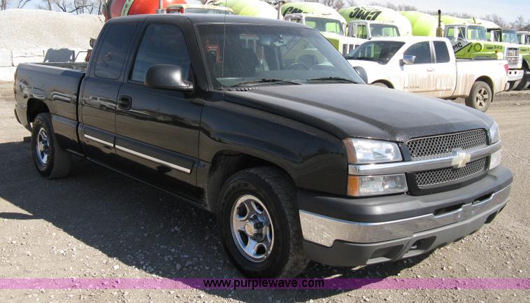 image for item 8219 2003 Chevrolet Silverado C1500 extended cab pickup truck