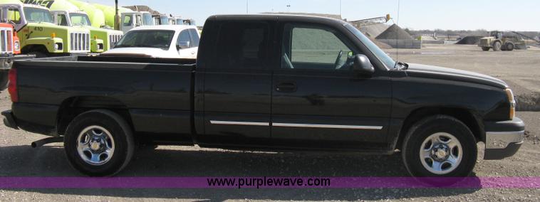 image for item 8219 2003 Chevrolet Silverado C1500 extended cab pickup truck
