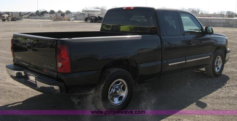 image for item 8219 2003 Chevrolet Silverado C1500 extended cab pickup truck